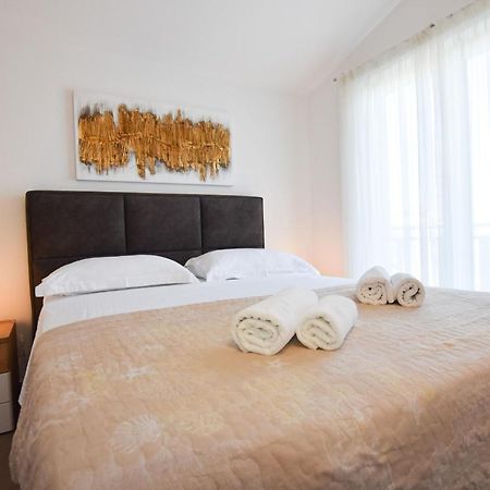 Apartments Karmen I Primosten Luaran gambar