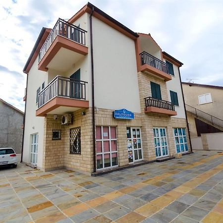 Apartments Karmen I Primosten Luaran gambar
