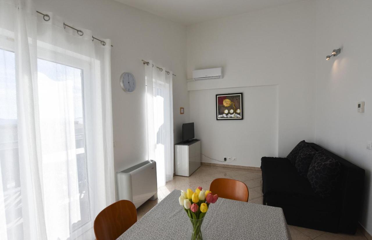 Apartments Karmen I Primosten Luaran gambar