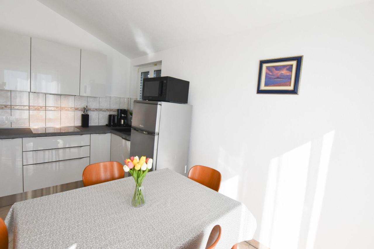 Apartments Karmen I Primosten Luaran gambar