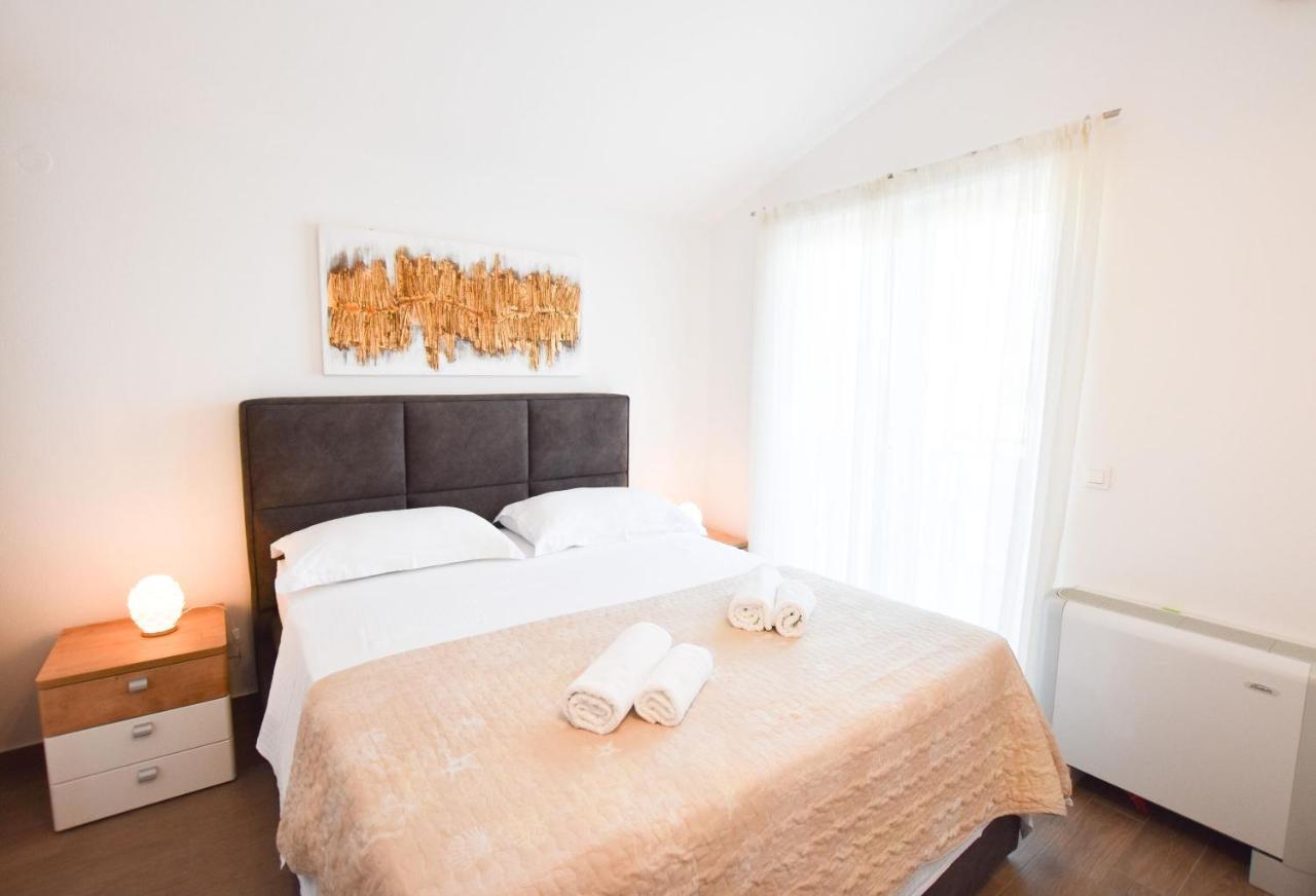 Apartments Karmen I Primosten Luaran gambar