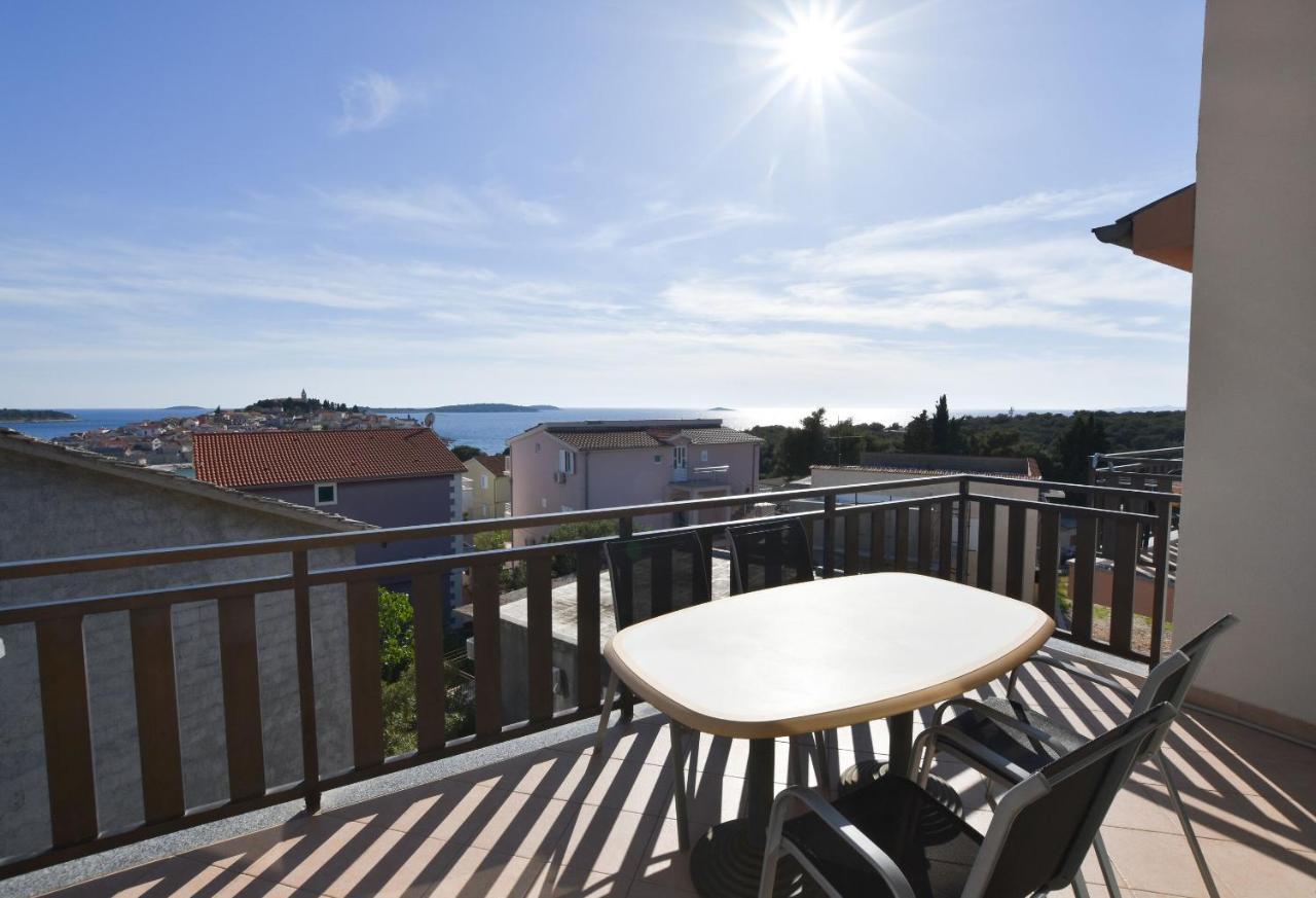 Apartments Karmen I Primosten Luaran gambar