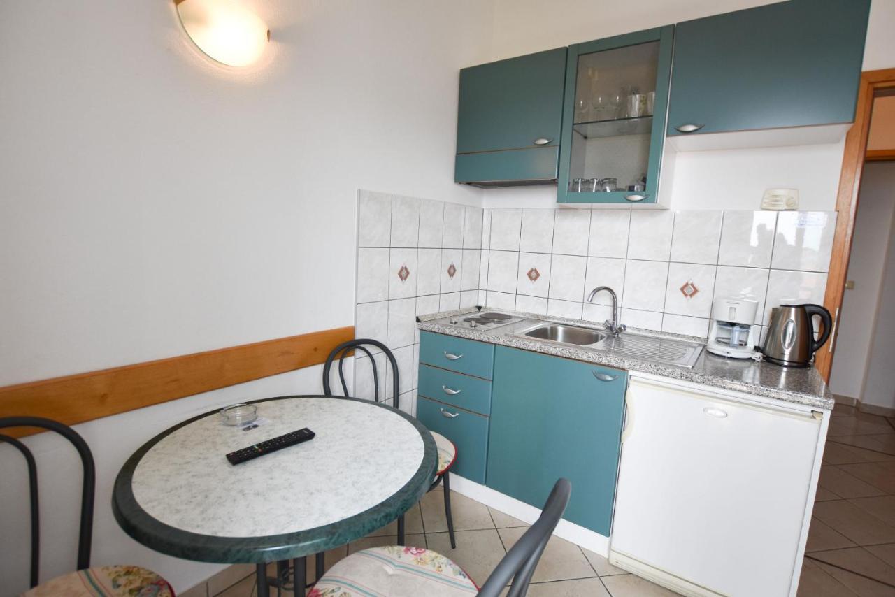 Apartments Karmen I Primosten Luaran gambar