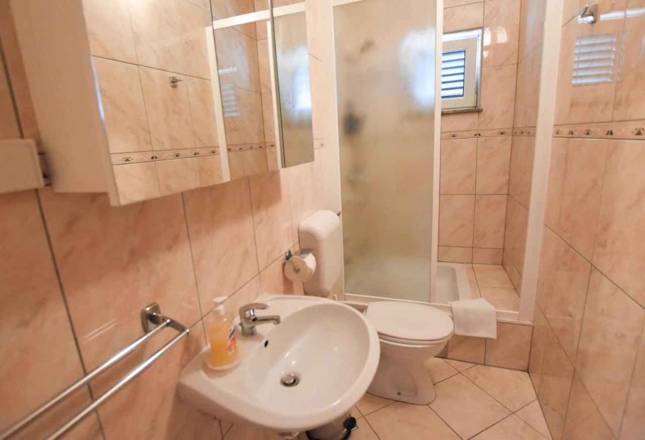 Apartments Karmen I Primosten Luaran gambar
