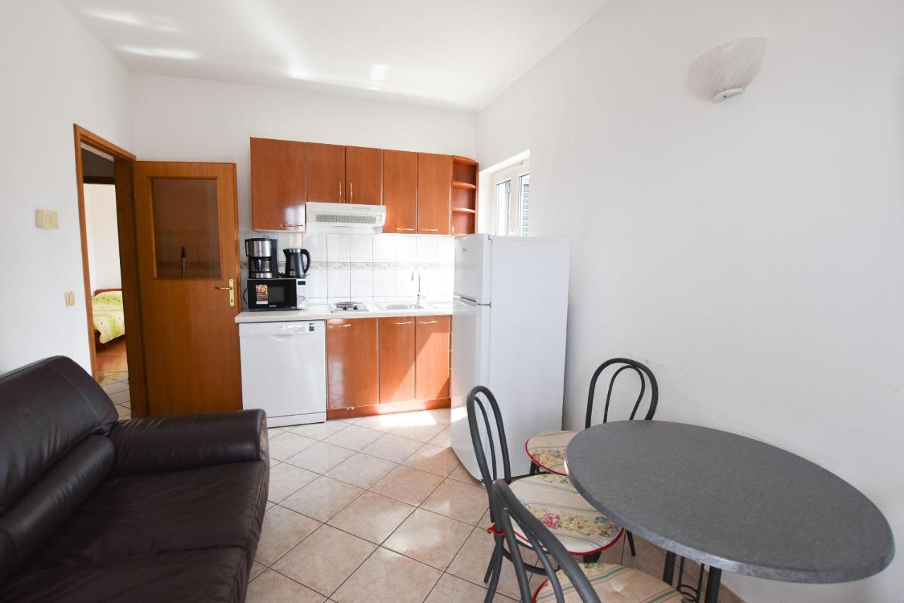 Apartments Karmen I Primosten Luaran gambar