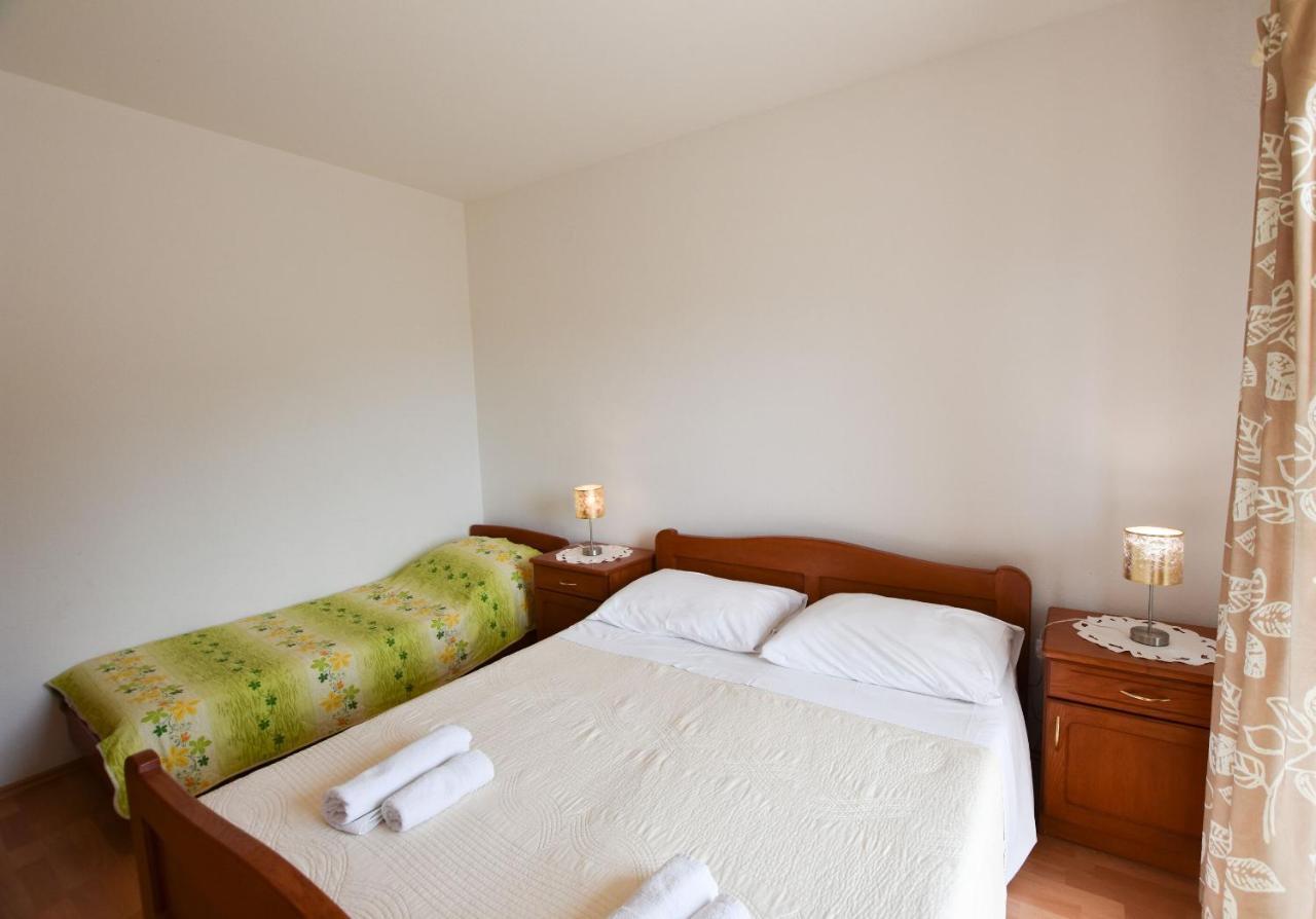 Apartments Karmen I Primosten Luaran gambar