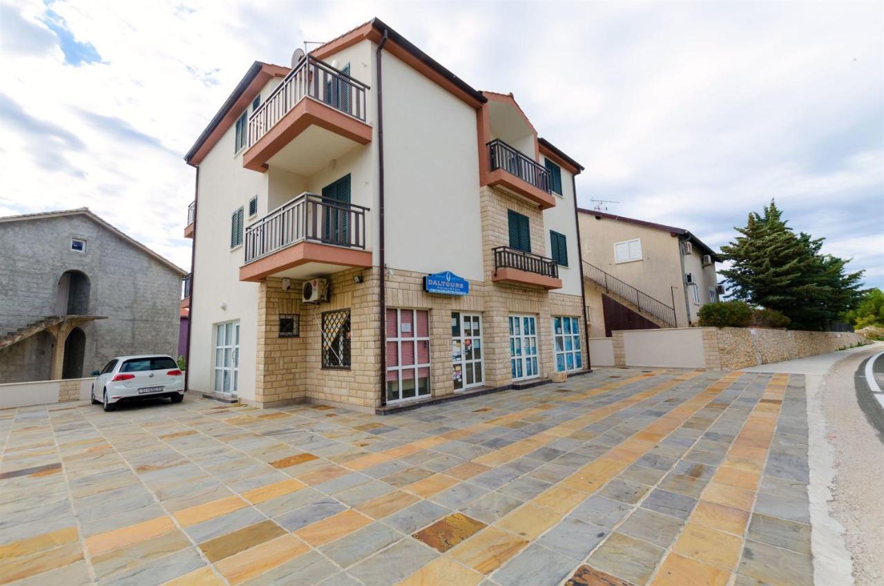 Apartments Karmen I Primosten Luaran gambar